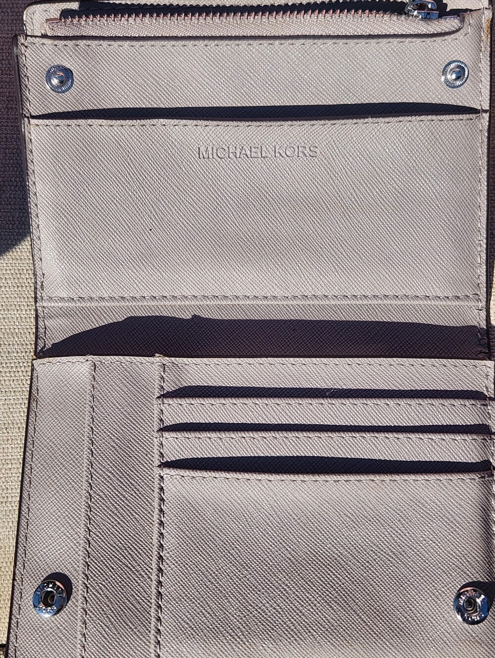 MICHAEL KORS Pebbled Leather 2pc Wallet in Light Taupe/Gray w Butterfly Charm - Picture 4 of 13